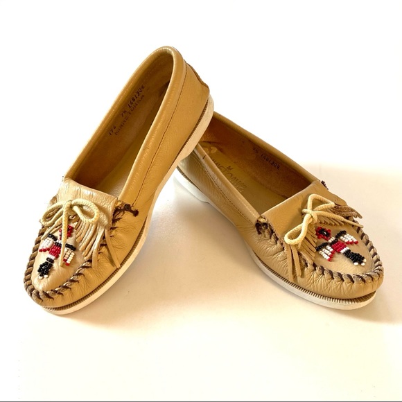 Minnetonka Shoes - Minnetonka Tan Leather Thunderbird Beaded Fringe Moccasins
